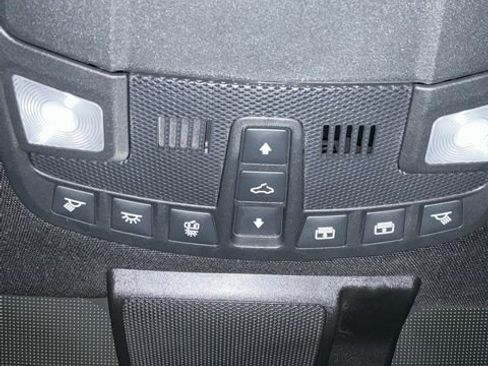 Used 2022 Ford F350 Lariat w/ FX4 Off-Road Package image 34