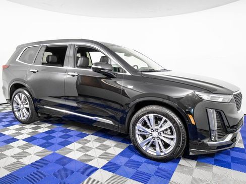 Used 2025 Cadillac XT6 Premium Luxury image 3