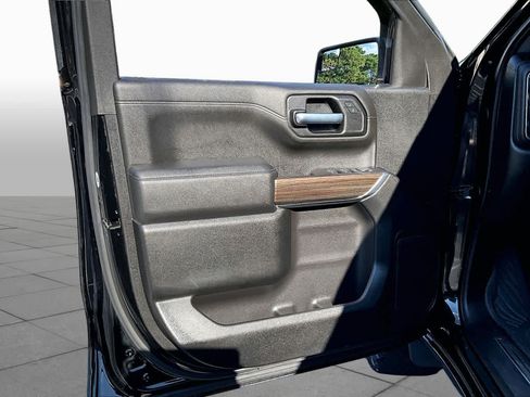 Used 2021 Chevrolet Silverado 1500 LT w/ Z71 Off-Road Package AWD/4WD image 21