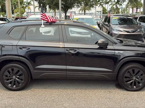 Used 2022 Volkswagen Taos S FWD image 9