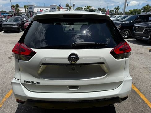 Used 2017 Nissan Rogue S w/ S Appearance Package FWD image 6