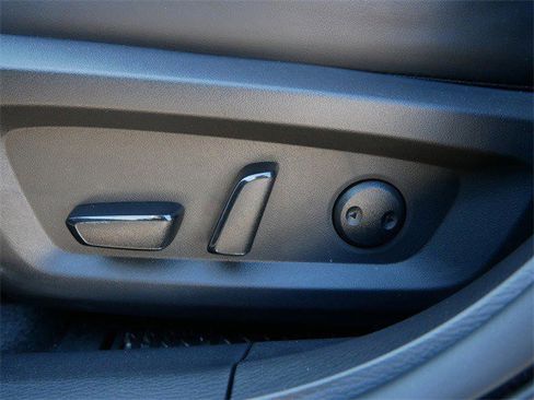 Used 2025 Mitsubishi Outlander SE image 17