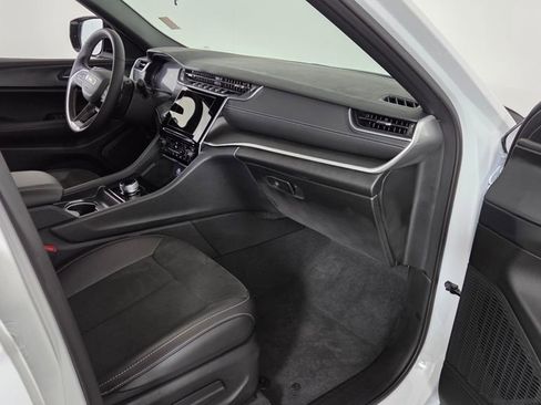 New 2025 Jeep Grand Cherokee Altitude image 34