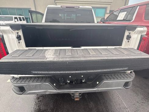 Used 2022 GMC Sierra 1500 SLT w/ SLT Premium Package AWD/4WD image 14