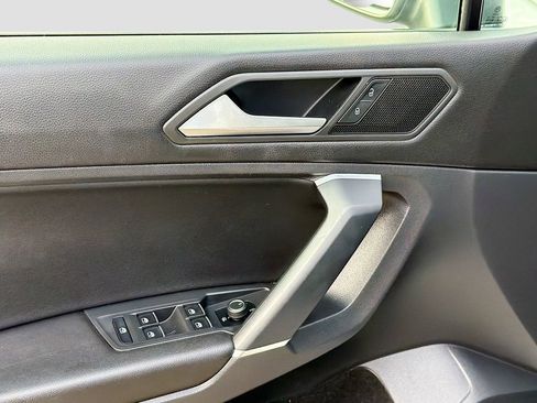 Used 2020 Volkswagen Tiguan SE R-Line image 17