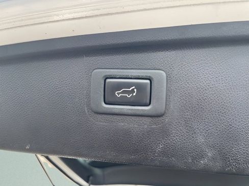 Used 2017 Subaru Outback 2.5i Limited image 12