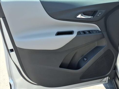 Used 2022 Chevrolet Equinox LT FWD image 18