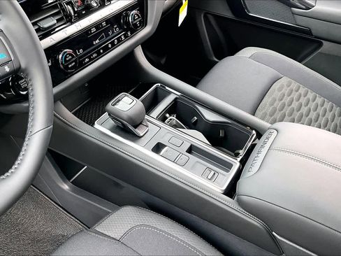 New 2026 Nissan Pathfinder SV image 7