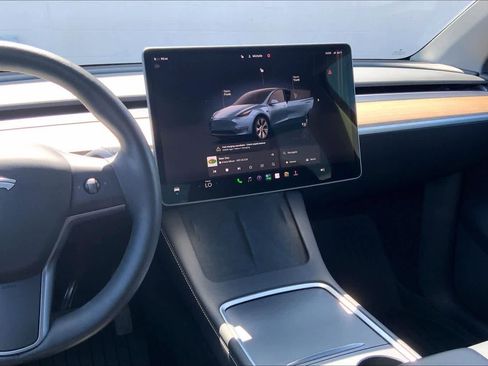 Used 2023 Tesla Model Y Long Range AWD/4WD image 15