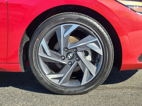 Used 2025 Hyundai Elantra SEL image 5