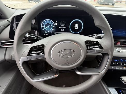 Used 2024 Hyundai Elantra SEL image 11