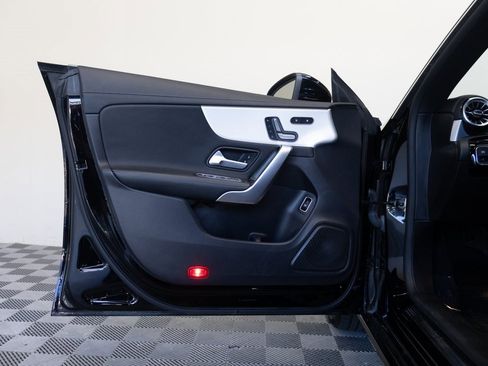 Used 2023 Mercedes-Benz CLA 250 image 14