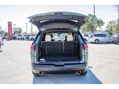 Used 2022 Chevrolet Traverse LT AWD/4WD image 11