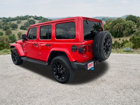 Used 2022 Jeep Wrangler Unlimited Sahara w/ Cold Weather Group AWD/4WD image 7