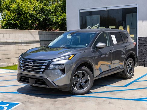 Used 2024 Nissan Rogue SV AWD/4WD image 7
