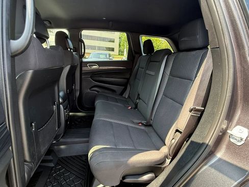 Used 2019 Jeep Grand Cherokee Laredo AWD/4WD image 28