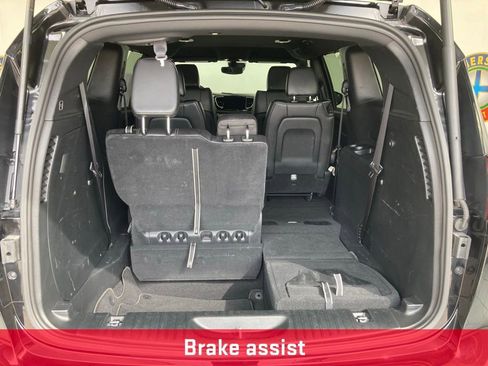 Used 2025 Chrysler Pacifica Select image 24