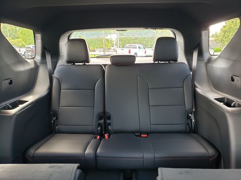 New 2026 Chevrolet Traverse RS w/ LPO, Floor Liner Package FWD image 26