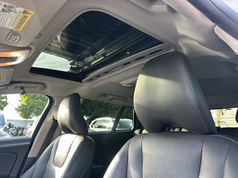 Used 2018 Volvo V60 T5 Cross Country w/ Convenience Package image 29