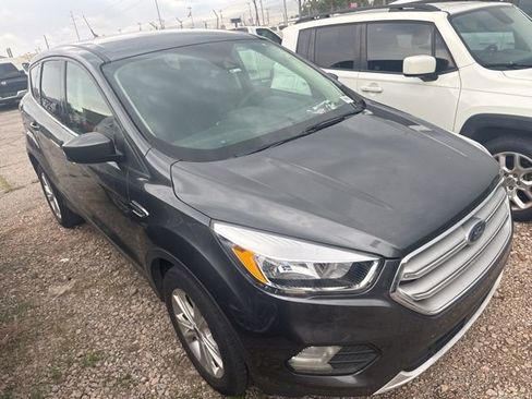 Used 2019 Ford Escape SE FWD image 3