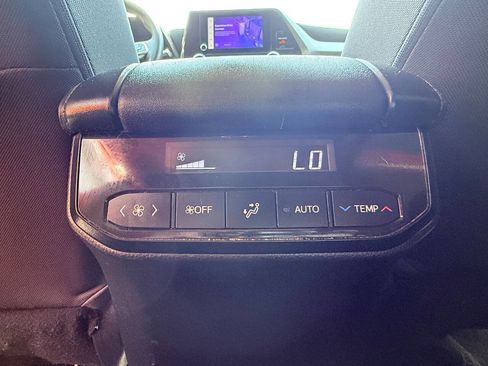 Used 2023 Toyota Highlander L FWD image 34