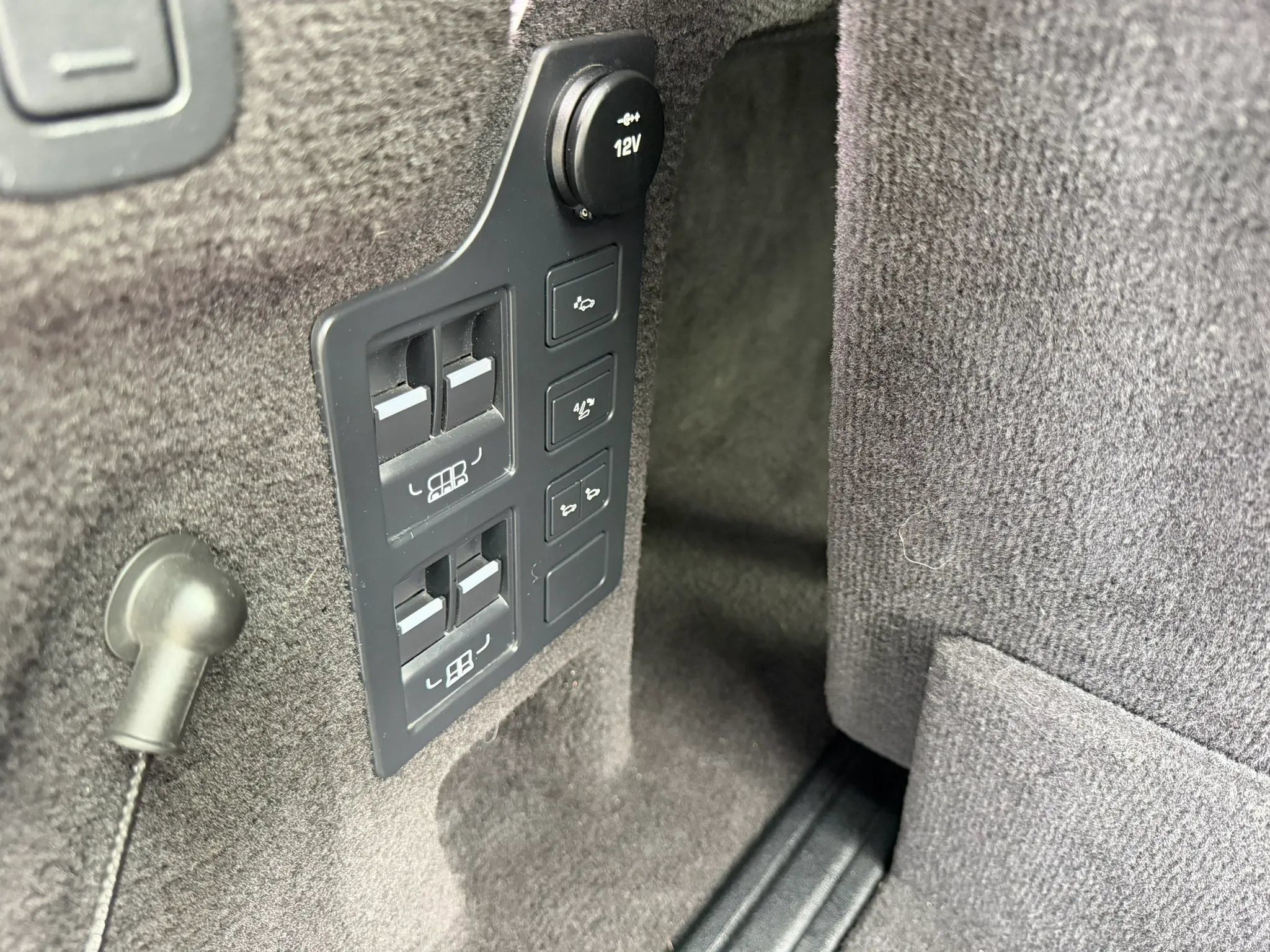 Used 2017 Land Rover Discovery HSE AWD/4WD image 36