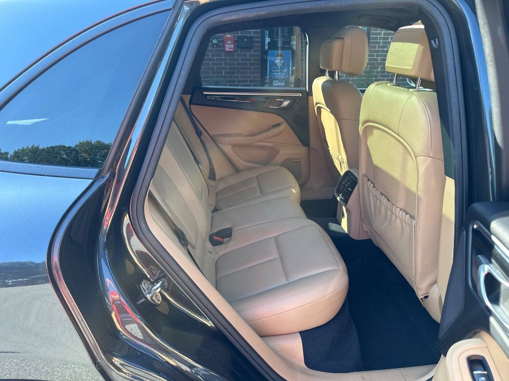 Used 2018 Porsche Macan AWD/4WD image 23
