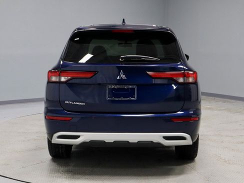 Used 2024 Mitsubishi Outlander SE image 11