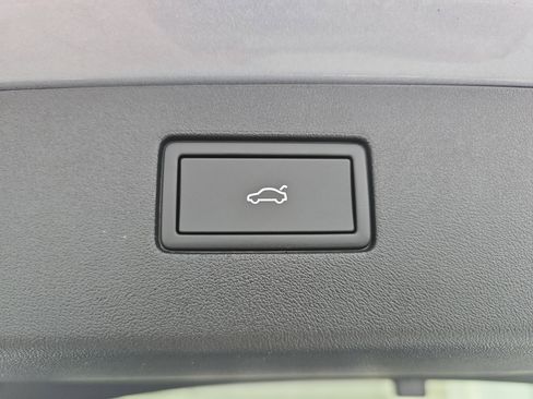 New 2026 Volkswagen Tiguan SE image 13