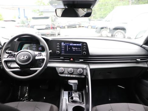 Used 2024 Hyundai Elantra SE FWD image 16