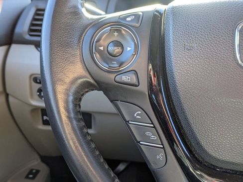 Used 2017 Honda Pilot Touring image 11