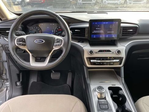 Used 2024 Ford Explorer XLT AWD/4WD image 13