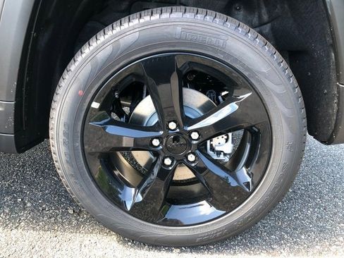 New 2025 Jeep Grand Cherokee Limited w/ Black Appearance Package image 8