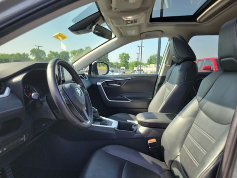 Used 2022 Toyota RAV4 XLE Premium w/ Carpet Mat Package (TMS) AWD/4WD image 15