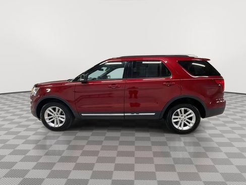 Used 2016 Ford Explorer XLT w/ Equipment Group 202A image 6