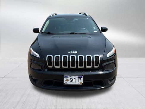 Used 2017 Jeep Cherokee Latitude w/ Cold Weather Group AWD/4WD image 2