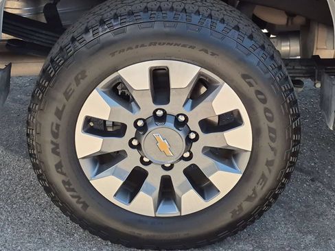 Used 2025 Chevrolet Silverado 2500 Custom AWD/4WD image 9