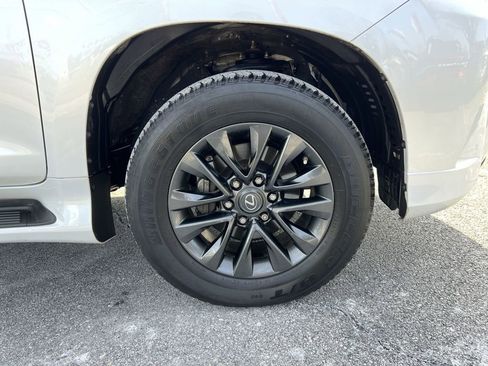 Used 2023 Lexus GX 460 Premium image 12