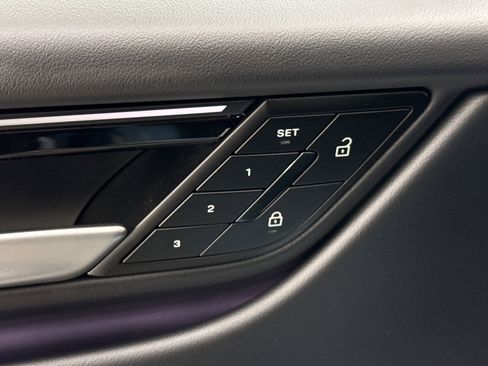 Used 2025 Porsche Macan Electric image 12