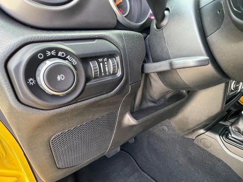 Used 2019 Jeep Wrangler Sport image 19