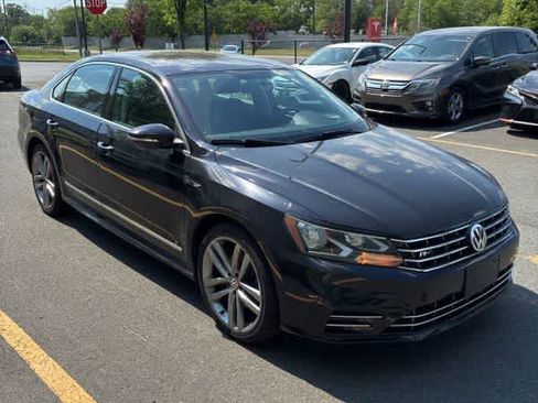 Used 2017 Volkswagen Passat 1.8T R-Line FWD image 9