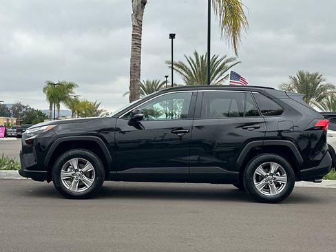 Used 2025 Toyota RAV4 XLE FWD image 7