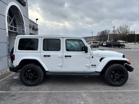 Used 2022 Jeep Wrangler Unlimited Sahara image 2