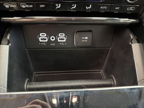 Used 2023 Jeep Grand Cherokee L Limited w/ Black Appearance Package image 31