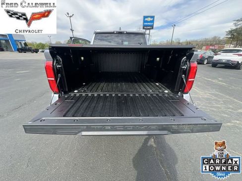 Used 2025 Toyota Tacoma TRD Off-Road AWD/4WD image 25