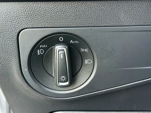 Used 2020 Volkswagen Tiguan SEL FWD image 36