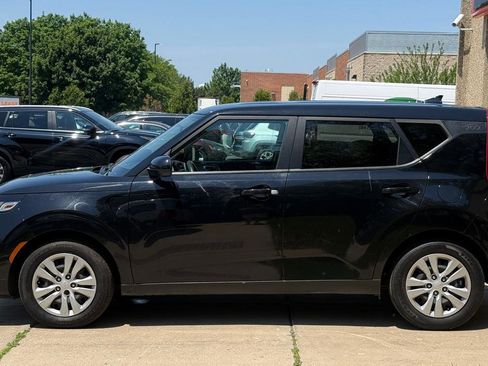 Used 2022 Kia Soul LX FWD image 4