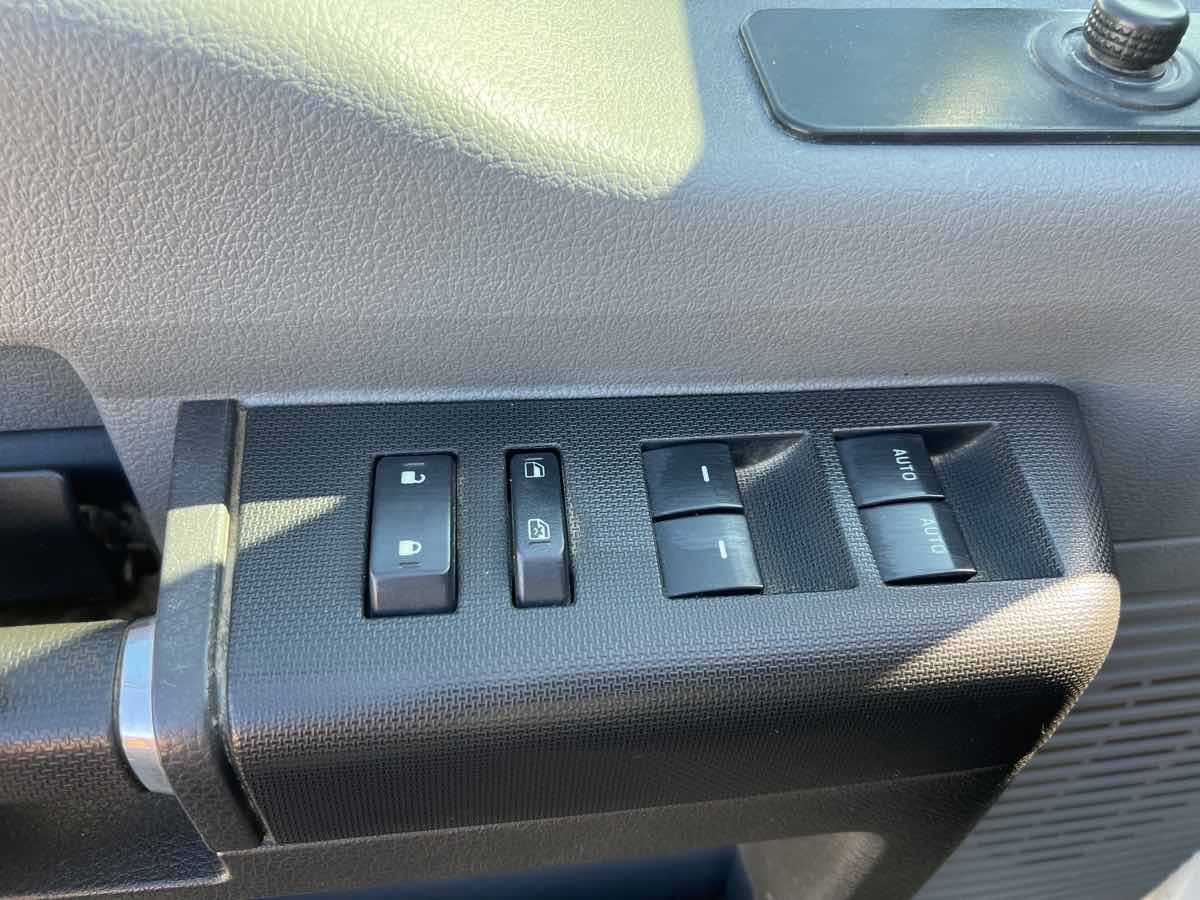 Used 2014 Ford F550 2WD Crew Cab Super Duty image 12