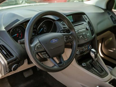 Used 2015 Ford Focus SE FWD image 11