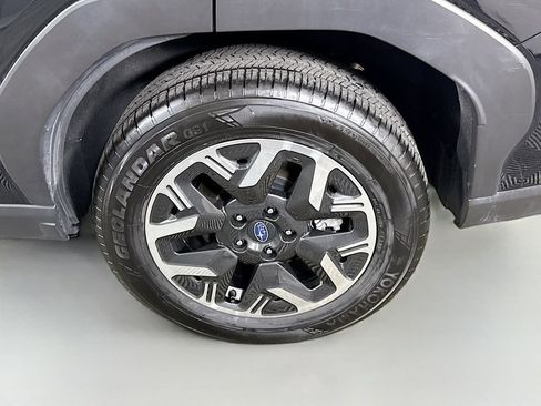 Certified 2025 Subaru Forester Premium AWD/4WD image 34